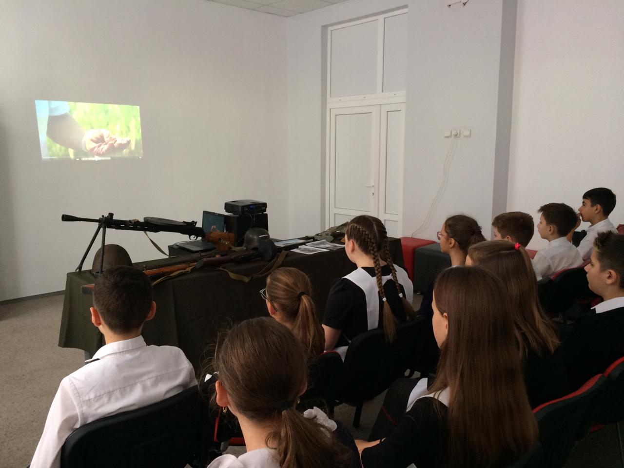 СШ_10_Урок_Памяти_6_В_Встреча_с_поисковиками.jpeg